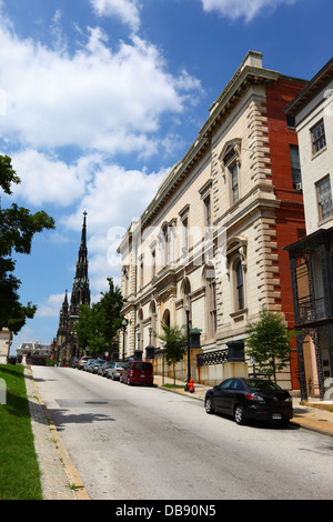 Istituto Peabody edificio, Mount Vernon posto Regno Chiesa Metodista di sfondo, Baltimore, Maryland, Stati Uniti d'America Foto Stock