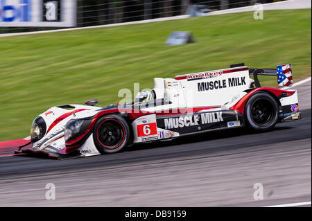 BOWMANVILLE, può., 21 lug 2013 - Il P1 vincitore di classe n. 6 azionata dal team di Klaus Graf e Lucas Luhr durante l'American Le Mans Racing event presso la Mobil 1 SportsCar Grand Prix al Canadian Tire Motorsport Park (precedentemente noto come Mosport Raceway) Foto Stock