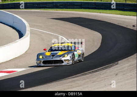 BOWMANVILLE, può., 21 lug 2013 - classe GT terzo posto SRT Viper n. 93 guidato dal team di Jonathan Bomarito e Kuno Wittmer durante l'American Le Mans Racing warm-up presso la Mobil 1 SportsCar Grand Prix al Canadian Tire Motorsport Park (precedentemente noto come Mosport Raceway) Foto Stock