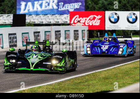 BOWMANVILLE, può., 21 lug 2013 - Il P1 classe 4a posto n. 2 pilotato dal team di Ed Brown e Johannes Van Overbeek durante l'American Le Mans Racing warm-up presso la Mobil 1 SportsCar Grand Prix al Canadian Tire Motorsport Park (precedentemente noto come Mosport Raceway) Foto Stock