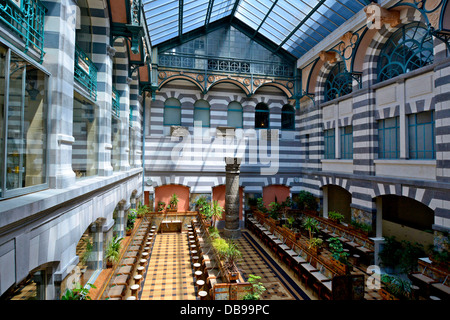 Il centro termale Le Mont-Dore, Puy de Dome, Auvergne, Francia - all'interno della Hall des Sources Foto Stock