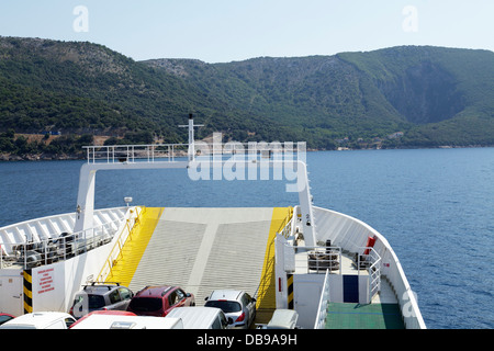 Traghetto dall'Isola di Krk a Merag sull isola di Cherso, golfo di Kvarner, Croazia Foto Stock