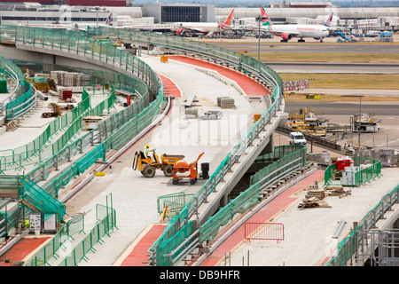 Il lavoro di espansione sul terminale due all aeroporto di Heathrow di Londra, Regno Unito. Foto Stock