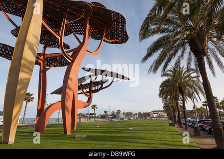 Grande albero di pino sclupture sul lungomare di La Pineda Foto Stock