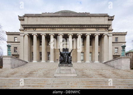 Bassa Memorial Library presso la Columbia University con la statua di Alma Mater, New York City Foto Stock