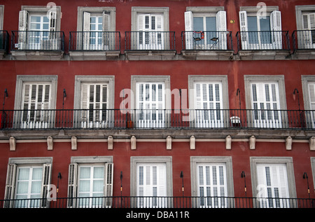 Vista su appartamenti a Plaza Mayor, Madrid Spagna Foto Stock