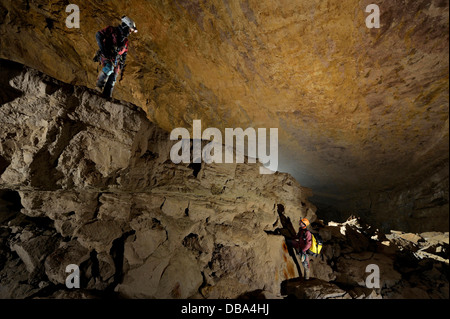 Una spedizione verso il basso le Gouffre Berger (cave) nel Vercors regione della Francia 2012. Foto Stock