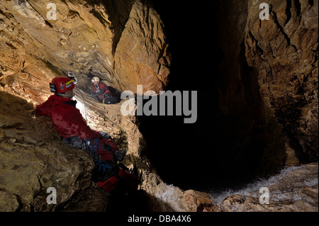 Una spedizione verso il basso le Gouffre Berger (cave) nel Vercors regione della Francia 2012. Foto Stock