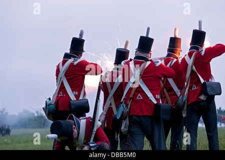 Canada,Ontario,Stoney Creek, la guerra del 1812, la battaglia di Stoney Creek, le truppe britanniche sparando moschetti Foto Stock