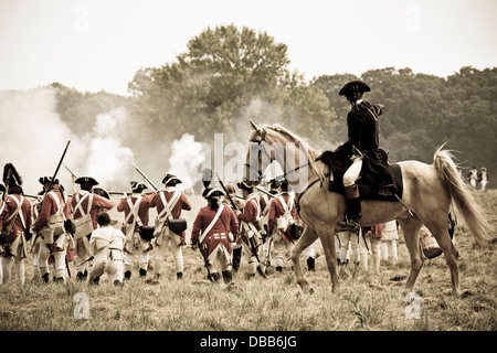 Canada, Ontario, Niagara-on-the-Lake, Fort George National Historic Park, rievocazione della Guerra di lealismo rivoluzionario, soldati britannici Foto Stock