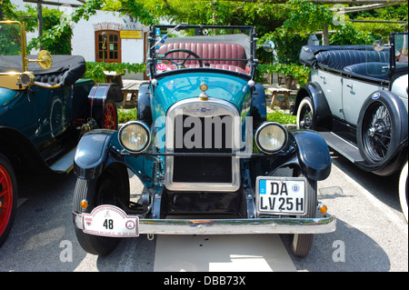 Oldtimer rallye per almeno 80 anni antica con le vetture Chevrolet KK Cabrio, costruita a anno 1925 Foto Stock