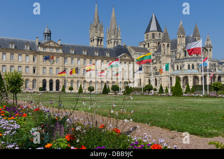 Francia Normandia, Caen, Abbaye-aux-Hommes & Hotel de Ville Foto Stock