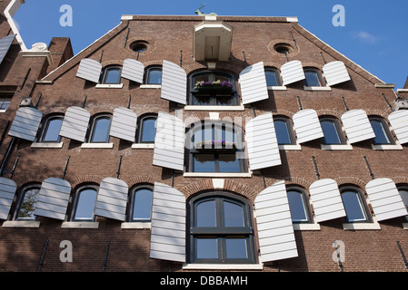 Ex vecchio edificio adibito a magazzino sul Brouwersgracht (brewers canal) convertiti in appartamenti a Amsterdam, Paesi Bassi. Foto Stock