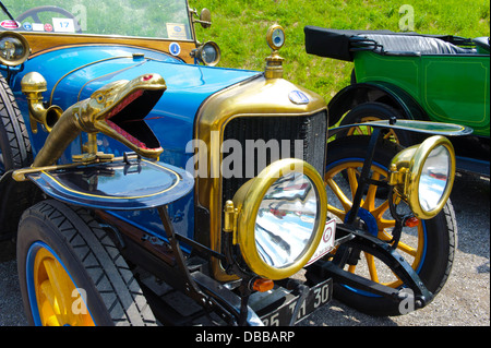 Oldtimer rallye per almeno 80 anni auto d'epoca con Delage Tourer, costruita a anno 1915 Foto Stock