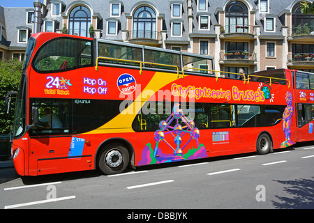 Bruxelles open top bus tour in attesa per i passeggeri al punto di partenza Foto Stock