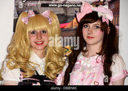 Londra, Regno Unito. Il 27 luglio 2013. Gli appassionati di animazione giapponese costume, raccogliendo eliminatorie per il Regno Unito sono stati posto. I concorrenti e i fan erano vestite come le loro anime preferito , Manga e Lolita fashion caratteri. Credito: Vedere Li/Alamy Live News Foto Stock