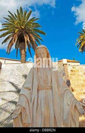 Statua di Maria nella Basilica dell'Annunciazione, Nazaret, Israele Foto Stock