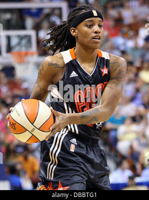 Uncasville, Connecticut, Stati Uniti d'America. 27 Luglio, 2013. Eastern Conference guard Shavonte Zellous (1) dell'indiana classica in azione durante il 2013 WNBA All-Star Game al Mohegan Sun Arena. La Western Conference sconfitto est 102-98. Anthony Nesmith/CSM/Alamy Live News Foto Stock