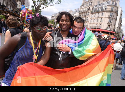 Diritti dei Gay attivisti prendere parte al Pride Parade di Parigi, Francia. Foto Stock