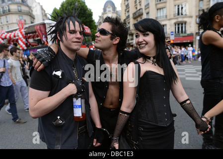 Il francese punks prendere parte al Pride Parade di Parigi, Francia. Foto Stock