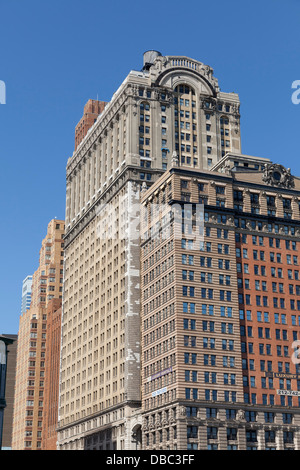 Il Whitehall edificio di fronte Battery Park a New York City Foto Stock