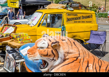 28/07/2013 reliant Regal Supervan Only Fools & Horses Trotter van titolare di stallo al traguardo Londra a Southend classic car run Foto Stock