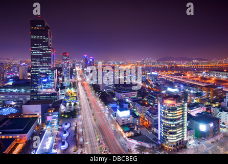 Il quartiere di Gangnam di Seoul, Corea del Sud skyline notturno. Foto Stock