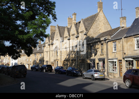 Gli edifici della vecchia scuola di grammatica a High Street Chipping Campden, Cotswolds Town, Gloucestershire Inghilterra Regno Unito, edificio storico Foto Stock