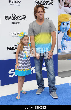 Los Angeles, California, USA. 28 Luglio, 2013. Larry Birkhead & Dannielynn arriva Marshall per la premiere del film "puffi 2' presso il Villaggio del teatro. (Credito Immagine: © Lisa O'Connor/ZUMAPRESS.com) Foto Stock