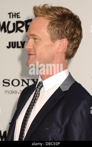 Los Angeles, California, USA. 28 Luglio, 2013. Neil Patrick Harris assiste la premiere del ''I Puffi 2''al Village Theatre di Westwood,Ca su luglio 28,2013.. 2013(Immagine di credito: © Phil Roach/Globe foto/ZUMAPRESS.com) Foto Stock