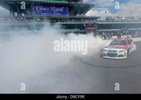 Indianapolis NEGLI STATI UNITI. 28 Luglio, 2013. Ryan Newman (39) conquista la corona reale presenta le opere di Samuel 400 alla fornace POWERED BY BIGMACHINERECORDS.COM al Motor Speedway di Indianapolis in speedway, a. Credito: Cal Sport Media/Alamy Live News Foto Stock