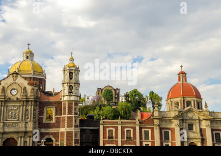 La vecchia Basilica di Nostra Signora di Guadalupe a Città del Messico Foto Stock
