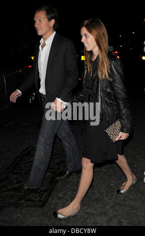 La principessa Beatrice con il mio ragazzo Dave Clark lasciando il trentesimo anniversario del Roof Top Kensington Gardens. Londra, Inghilterra - 08.01.2008 Foto Stock