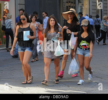 Nicole 'Snooki' Polizzi va escursioni nei dintorni di Firenze con Jenni "" JWoww Farley, Sammi 'Sweetheart' Giancola e Sara Nicole Cortese Firenze, Italia - 22.05.11 Foto Stock