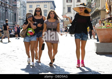 Nicole 'Snooki' Polizzi va escursioni nei dintorni di Firenze con Jenni "" JWoww Farley, Sammi 'Sweetheart' Giancola e Sara Nicole Cortese Firenze, Italia - 22.05.11 Foto Stock