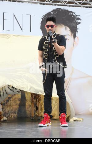 VanNess Wu ha rilasciato il suo nuovo album e tenere una firma corte in Taipei,Cina domenica Luglio 28,2013. Foto Stock