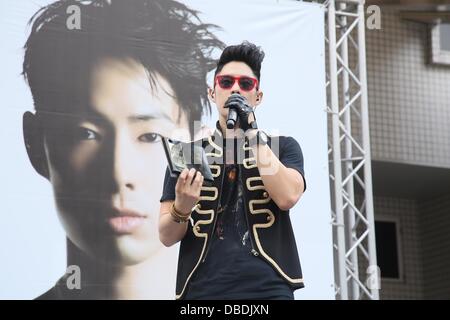 VanNess Wu ha rilasciato il suo nuovo album e tenere una firma corte in Taipei,Cina domenica Luglio 28,2013. Foto Stock