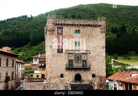 Spagna Cantabria; la torre a Potes; TORRE DEL INFANTADO Foto Stock