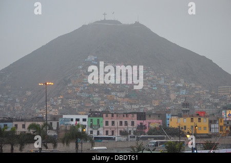 Scatola colorata del Cerro San Cristobal, Lima, Peru Foto Stock