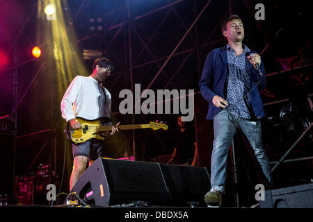 Milano Italia. Il 28 luglio 2013. Il British rock band BLUR esegue live all Ippodromo del galoppo durante la 'Città Sana Festival' Credito: Rodolfo Sassano/Alamy Live News Foto Stock