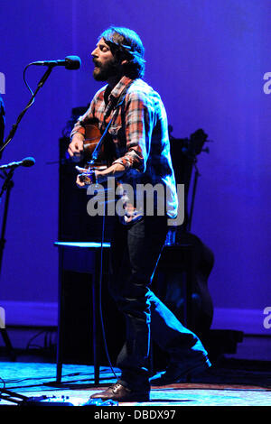 Ray LaMontagne esegue presso la Massey Hall. Toronto, Canada - 30.5.11 Foto Stock