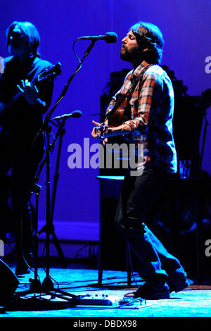 Ray LaMontagne esegue presso la Massey Hall. Toronto, Canada - 30.5.11 Foto Stock