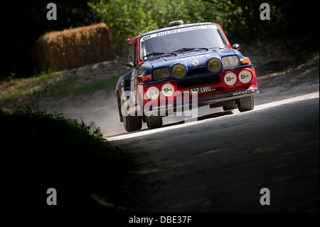 Chichester, Regno Unito - Luglio 2013: Renault 5 Maxi Turbo in azione sulla tappa di rally al Festival di Goodwood di velocità sulla luglio 14, 2013 Foto Stock