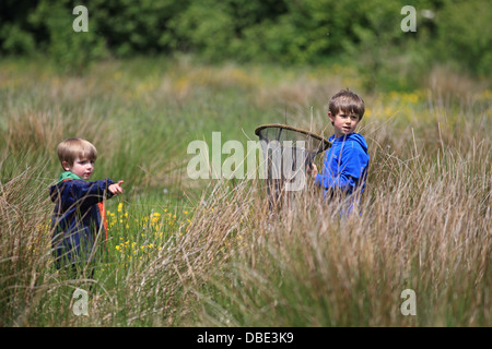 Luca e Paolo con butterfly net Foto Stock