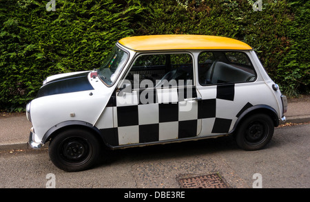 Vecchio stile originale Mini auto personalizzata dal proprietario Foto Stock