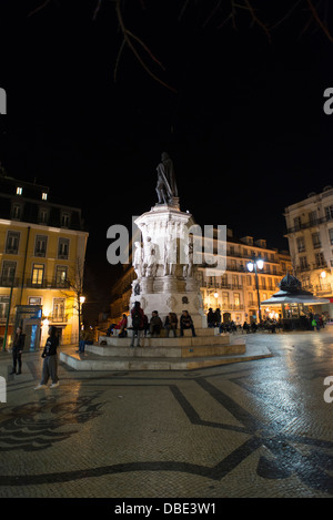 Camoes square nel Bairro Alto, Lisbona, Portogallo Foto Stock