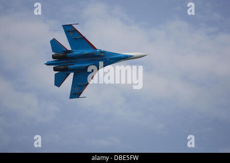 Baltiysk, Russia 28th, Luglio 2013 Marina russa giorno celebrato in Baltiysk con grandi navi militari e mare airforce parade. Nella foto: Il Sukhoi Su-27 twin-supermanoeuverable motore degli aerei da caccia Credito: Michal Fludra/Alamy Live News Foto Stock