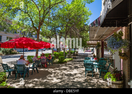 Sidewalk cafe e negozi sul viale principale nel centro di Twin Falls, Idaho, Stati Uniti d'America Foto Stock