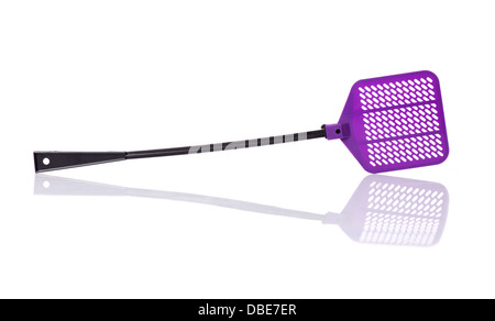 Viola flyswatter isolato su bianco Foto Stock