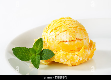 Convogliatore di ananas o di Gelato al mango Foto Stock